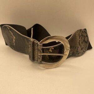 EUC New York & Co. Gray and Black Elastic Snakeskin Print Belt Size S-M